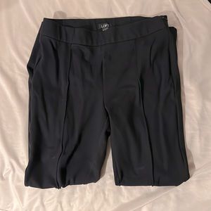 LOFT black legging. Perfect for work or a night out! Size 6